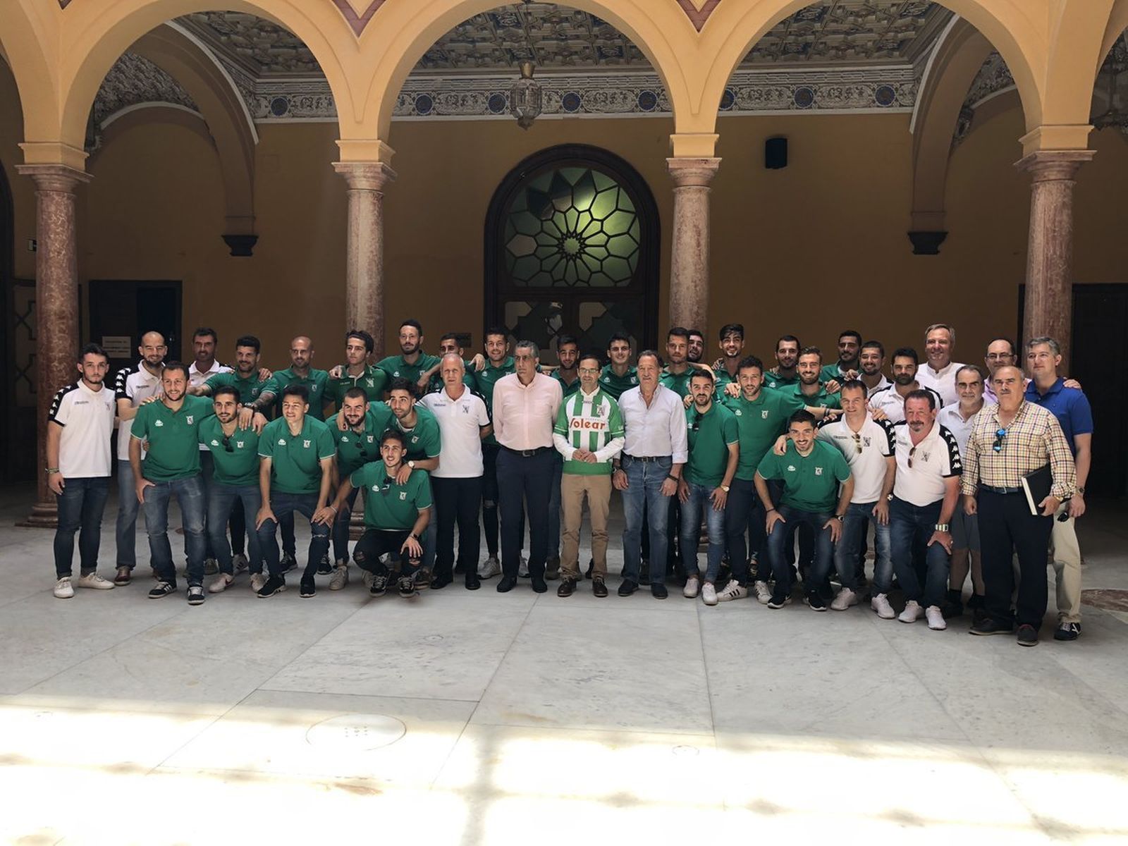 Sanlúcar se tiñe de verdiblanco en una jornada festiva por el ascenso de su equipoEl Alcoraz se engalana para PrimeraSochi premia la impaciencia peruana
