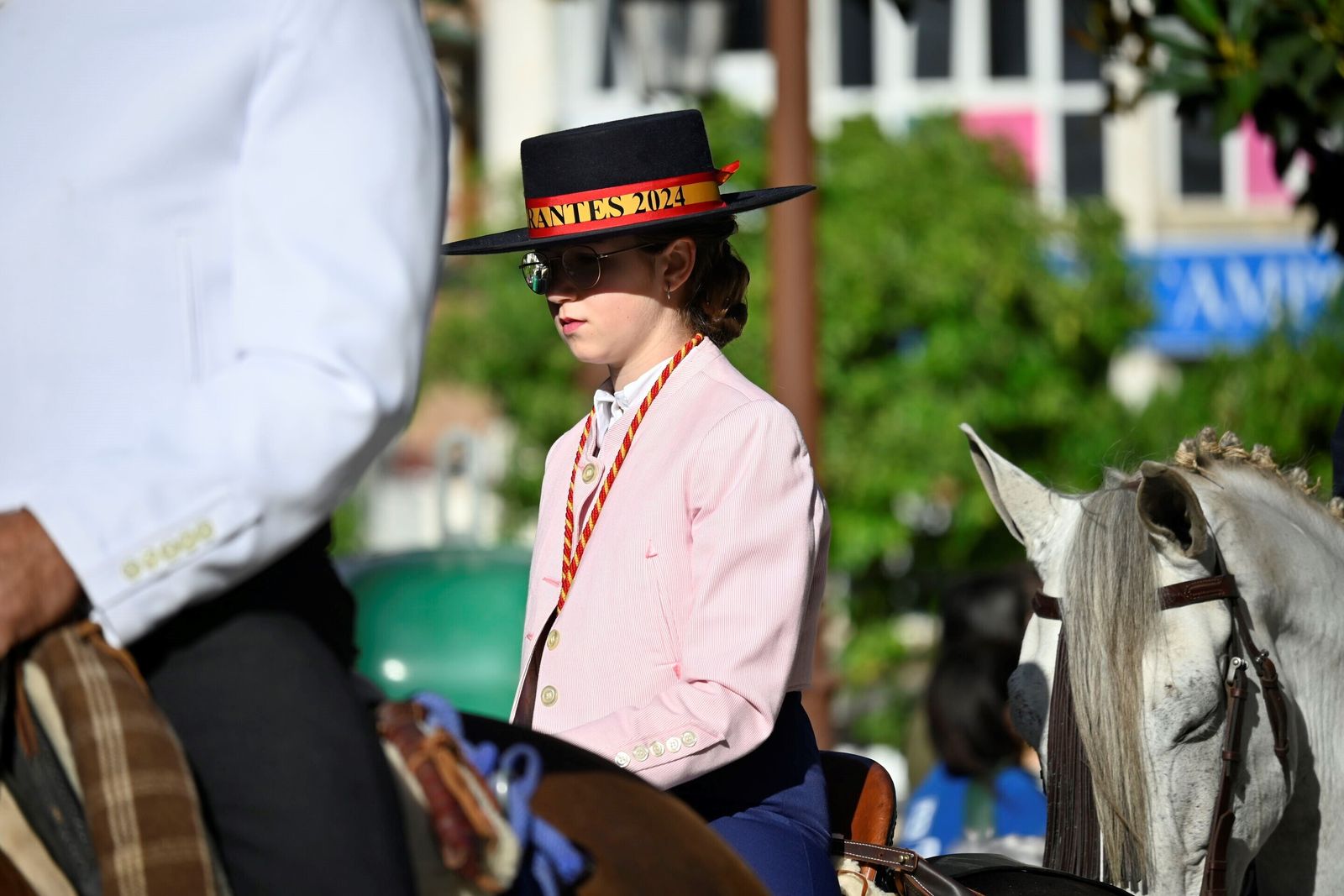 Imágenes de los peregrinos de la Hermandad de Emigrantes en su salida por las calles de Huelva