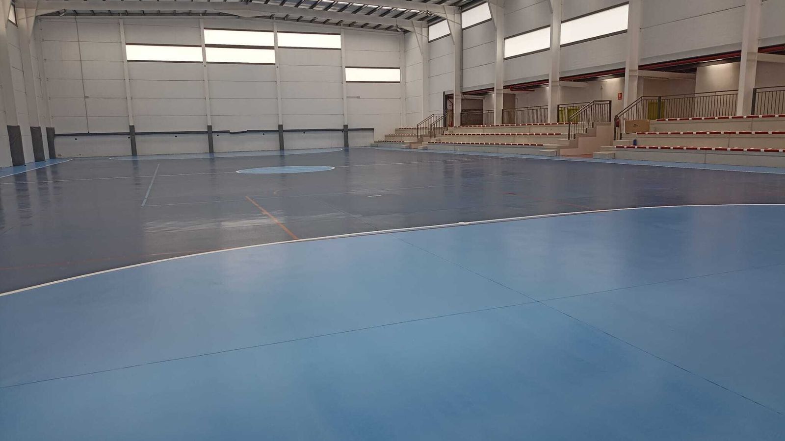 La pista polideportiva se ha remodelado en su totalidad.