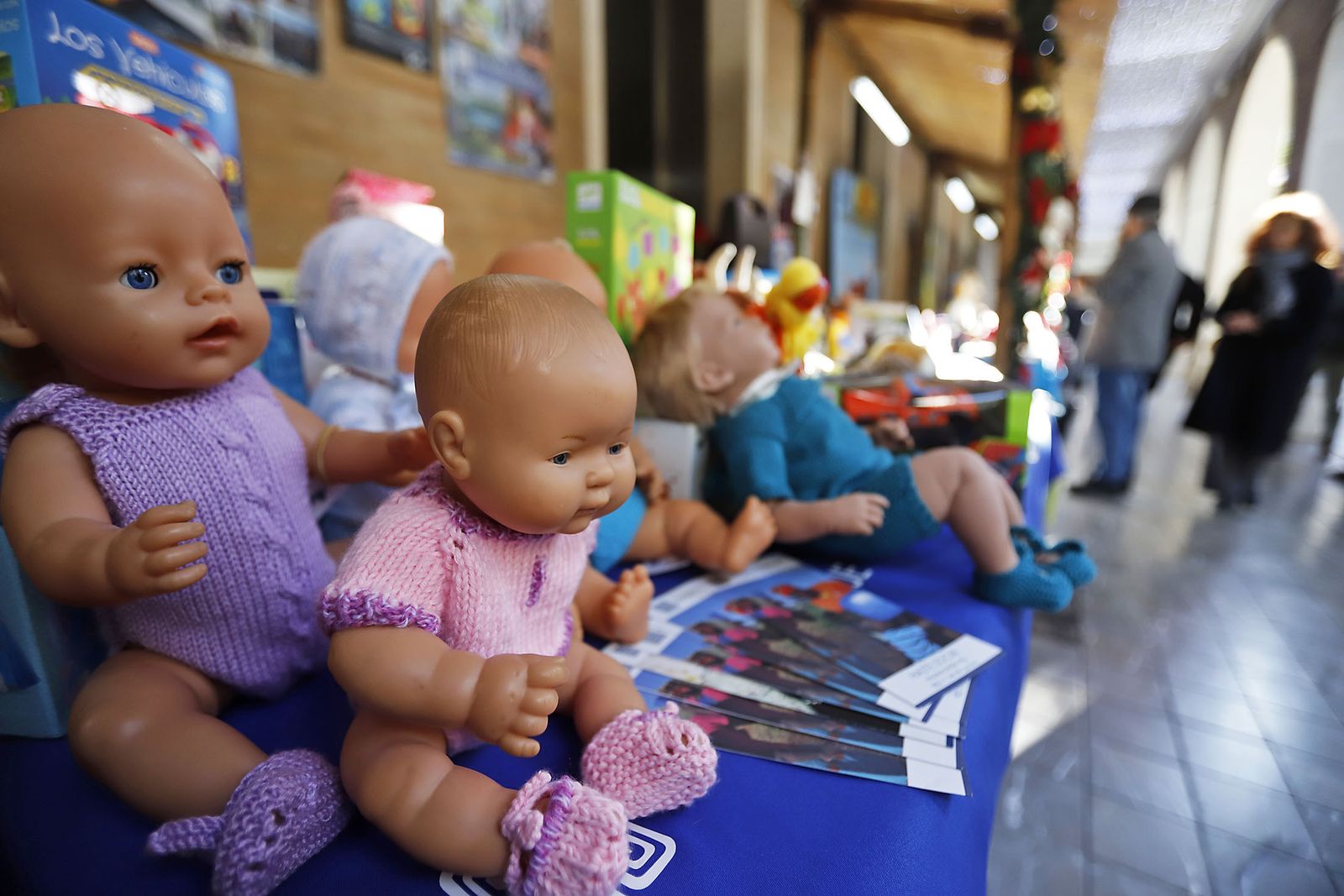 Imágenes del Mercadillo Solidario Navideño en la Diputación de Huelva