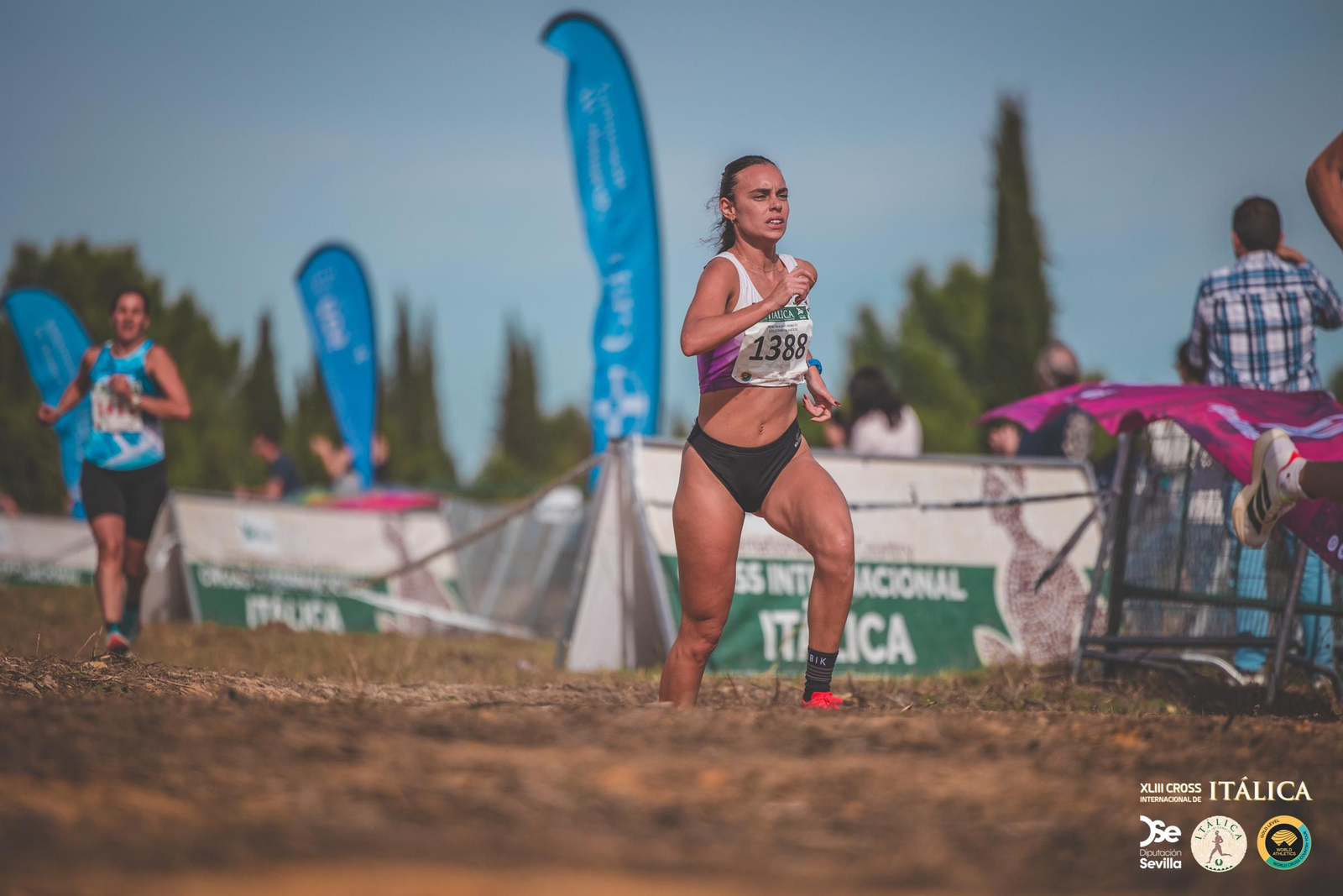 Búscate en las fotos del Cross de Itálica 2025 | 1