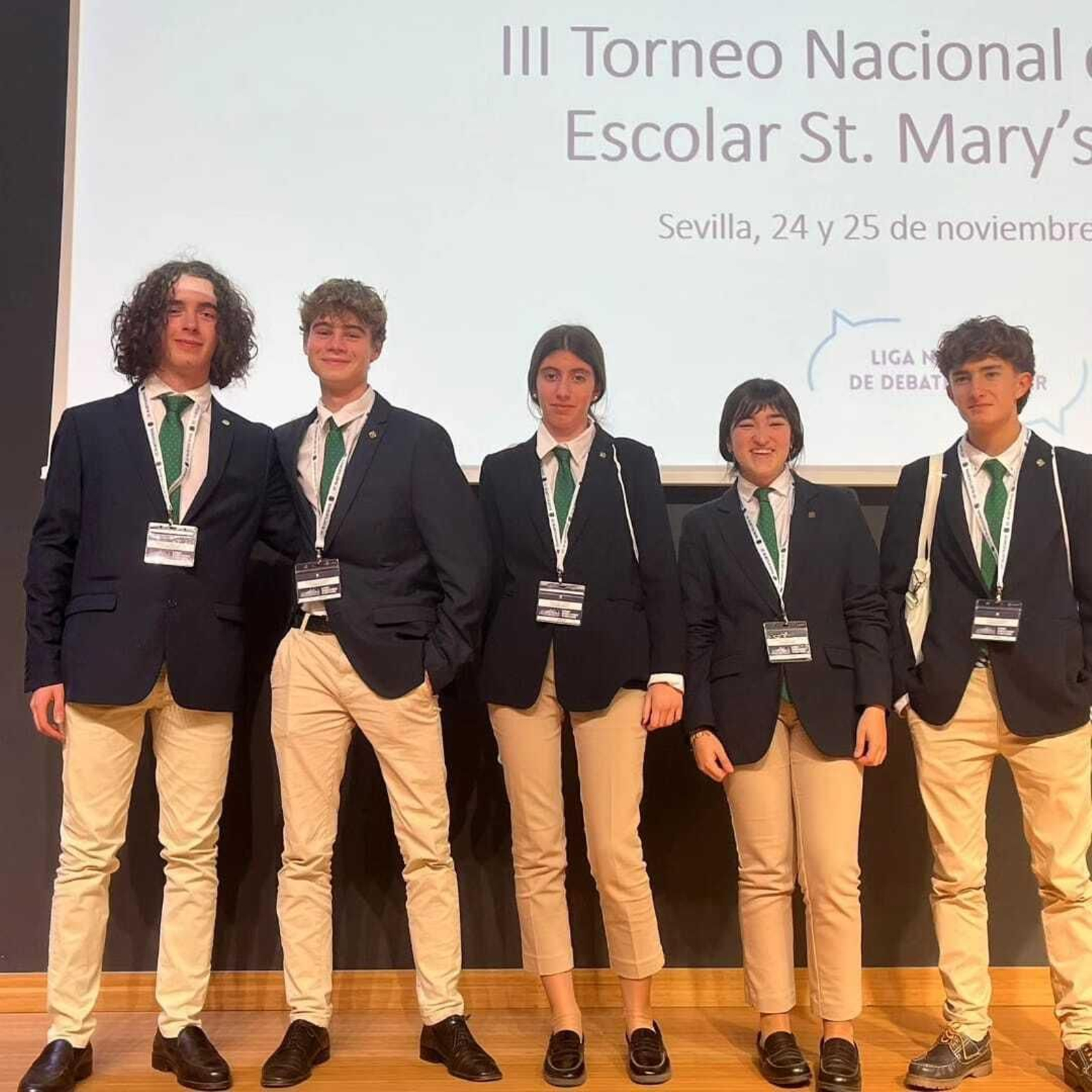 Uno de los equipos de debate del Liceo que participó en el Torneo Nacional.