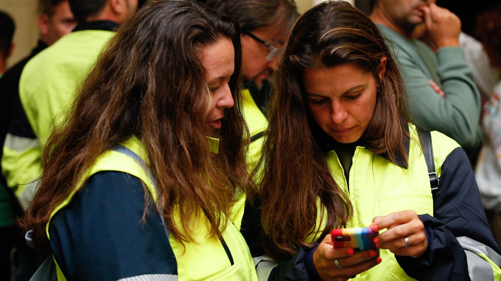 Trabajadoras de Acerinox, el día de la última votación del convenio. Trabajadoras de Acerinox, el día de la última votación del convenio.