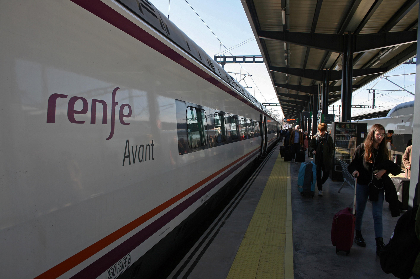 Así es el viaje entre Granada, Córdoba y Sevilla en trenes Avant de Renfe