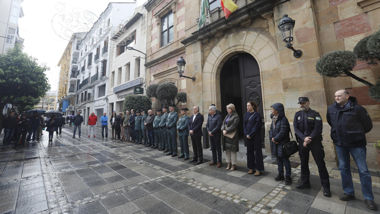Las fotos de la concentración silenciosa por la muerte de dos guardias civiles en Barbate