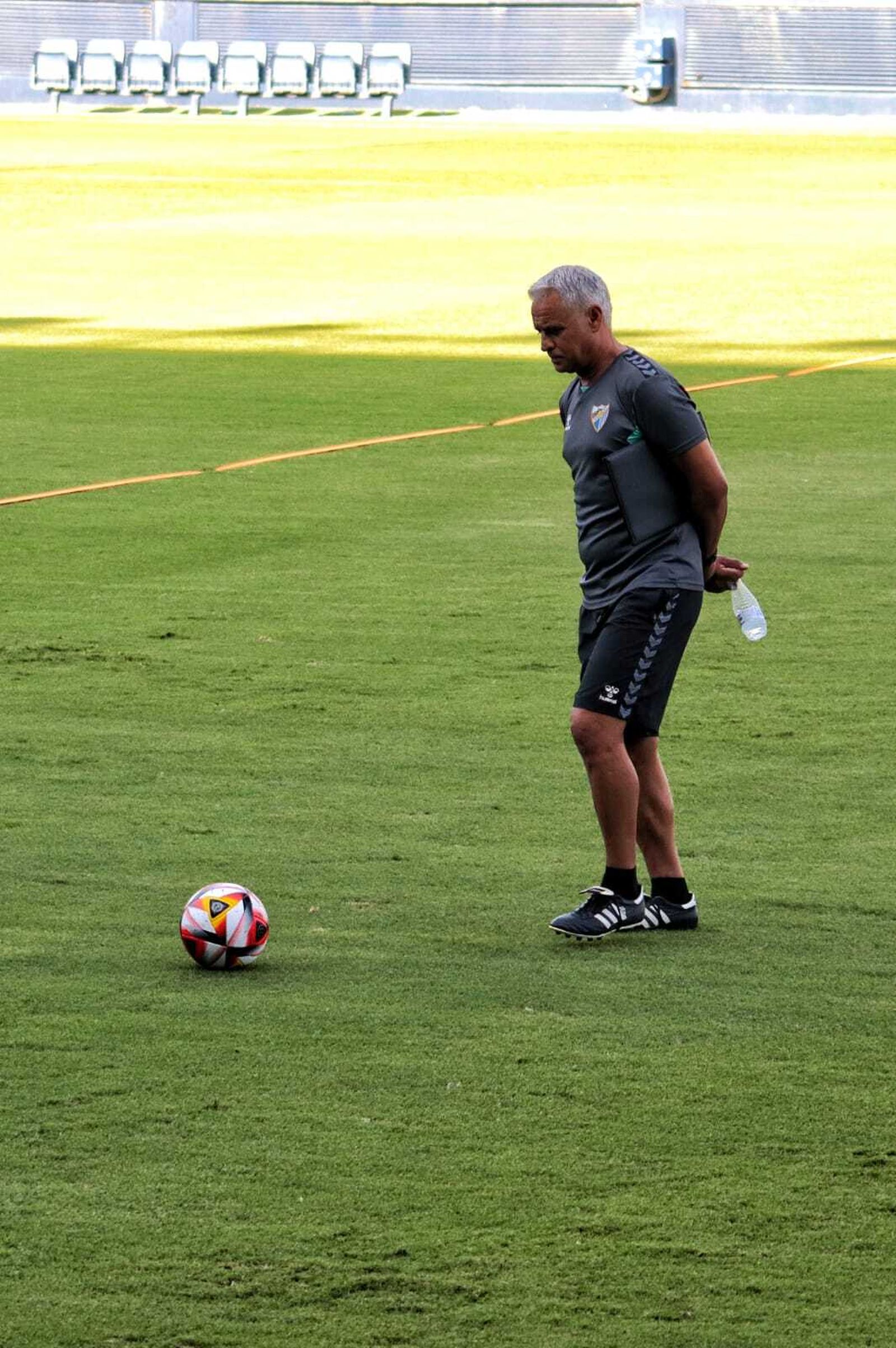 La sesión del Málaga CF antes de partir hacia Castellón, en imágenes