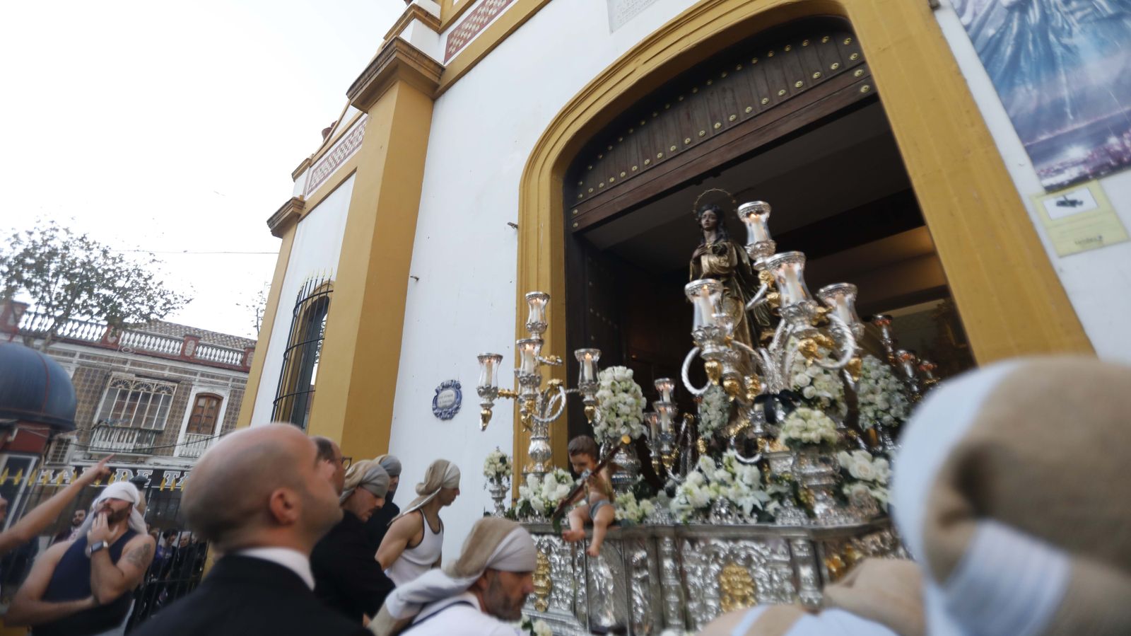 Las fotos de la procesión de la Inmaculada Concepción por las calles de la Línea