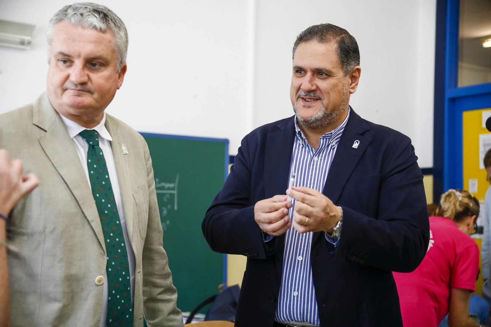 Las imágenes de la campaña de vacunación antigripal a los niños en el CEIP Adela Díaz de Almería