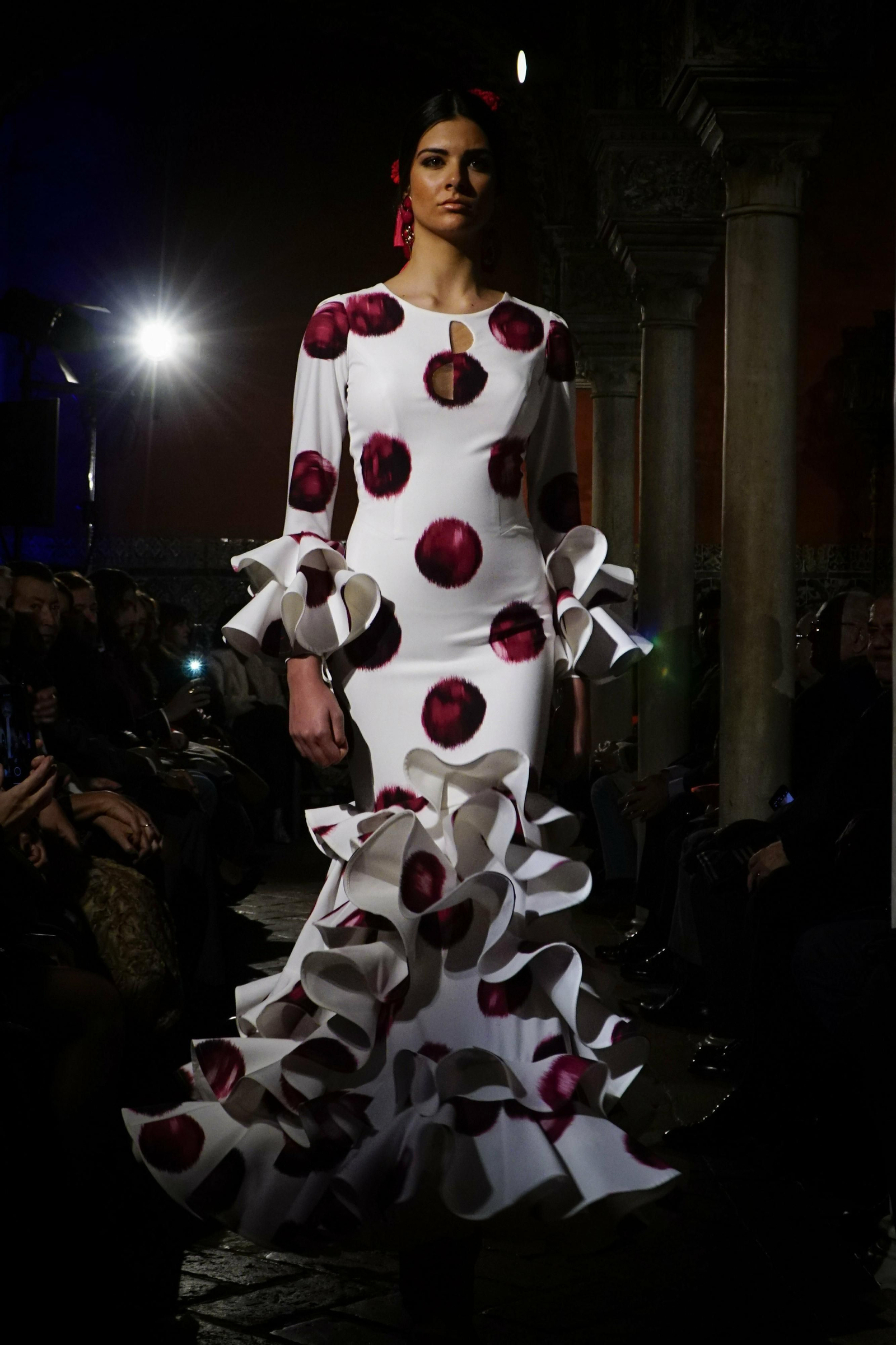 Se abre la temporada de moda flamenca 2020: todas las fotos del desfile de Lina 1960