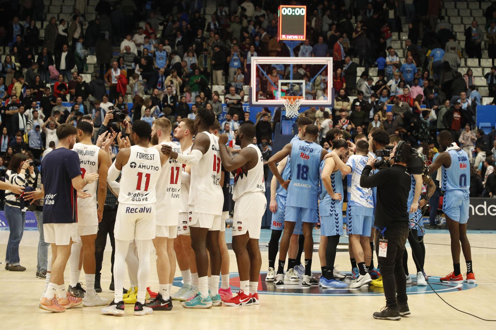 Francis Alonso firma otro partido sobresaliente