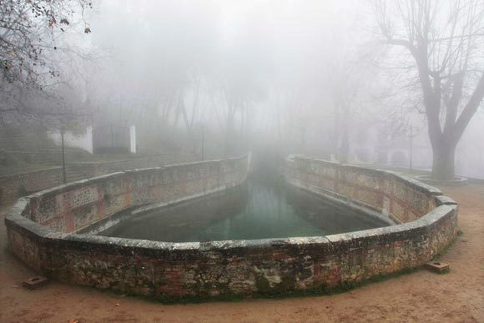 El manantial de Aynadamar, o Fuente de las Lágrimas, cercano a la tumba anónima de Lorca. / Miguel Rodríguez.