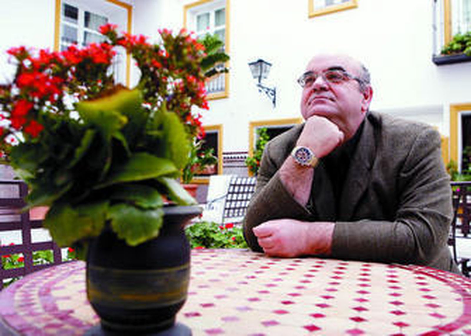 "La pobreza debería ser abolida por ley, pese a los gobiernos"