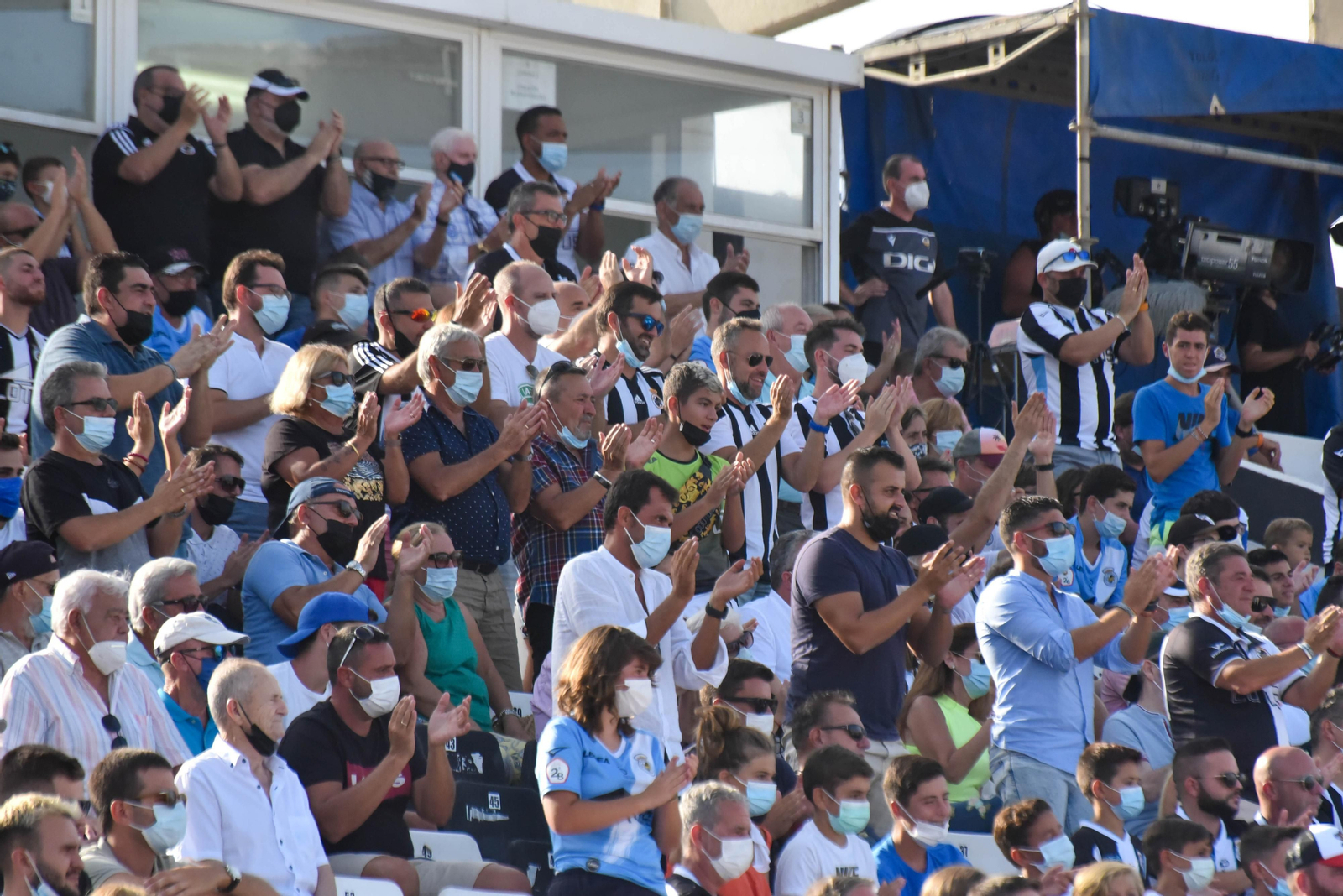 Aficionados de la Balona, durante el encuentro con el Castellón de este domingo