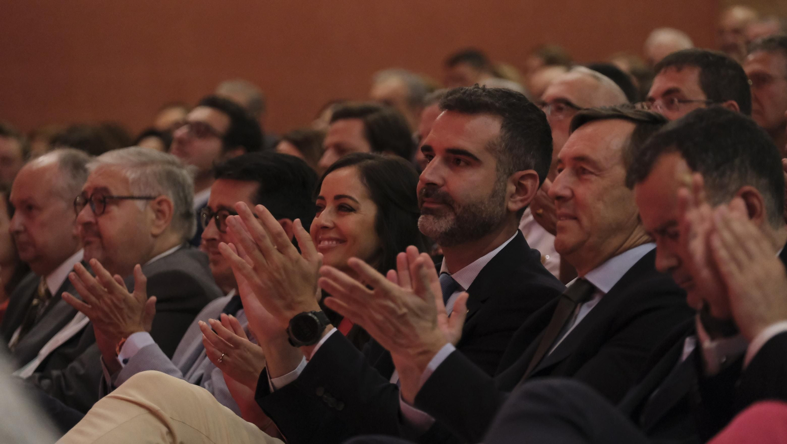 Imágenes de la constitución de la Corporación Municipal de almería, con María Vázquez como Alcaldesa