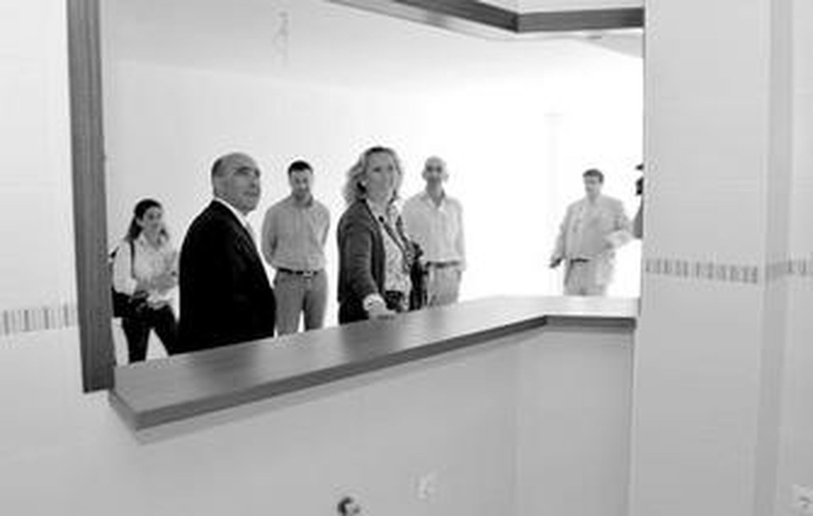 De Bernardo y Pedemonte visitan las viviendas concluidas en la Ronda del Estero.