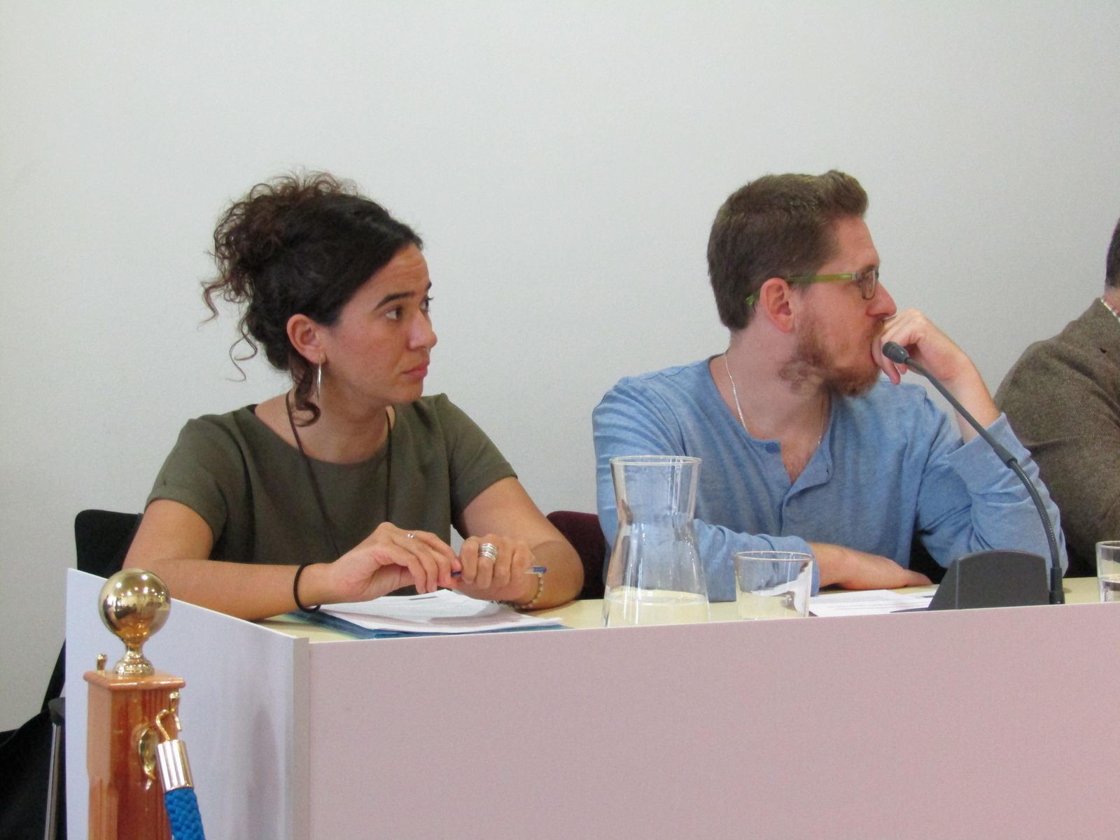 Ana Rojas, junto a Ernesto Díaz, en un pleno municipal de 2019.