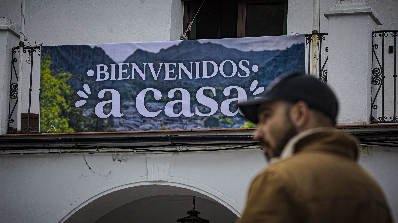 Las imágenes del retorno de los vecinos de Grazalema a sus casas después de once días desalojados