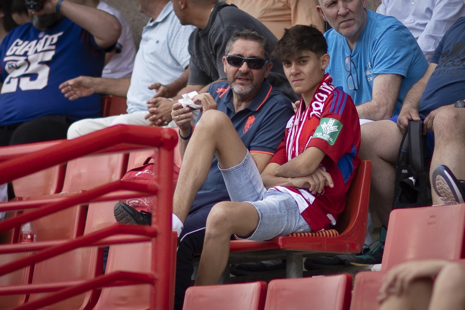 Las mejores fotos del ambiente en el Recreativo Granada - Córdoba CF