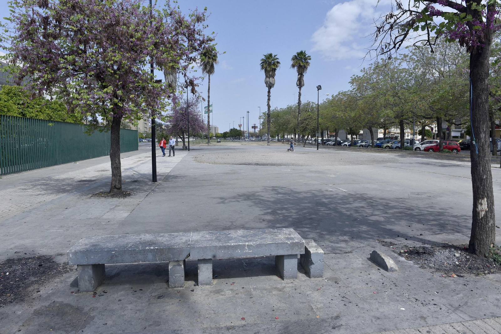 El mal estado de la Ronda del Tamarguillo, en imágenes