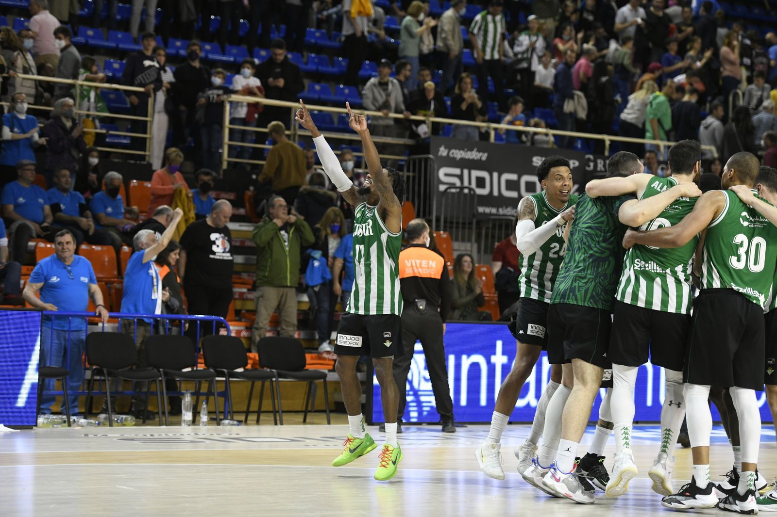 Las imágenes de la fiesta del Coosur Betis