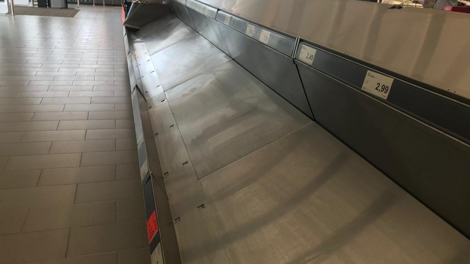 Algunos lineales de supermercados de Granada