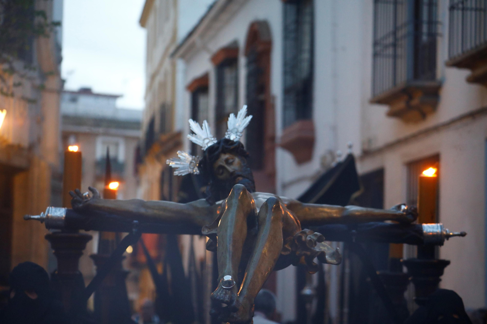 Lunes Santo en Córdoba: la procesión del Vía Crucis, en imágenes