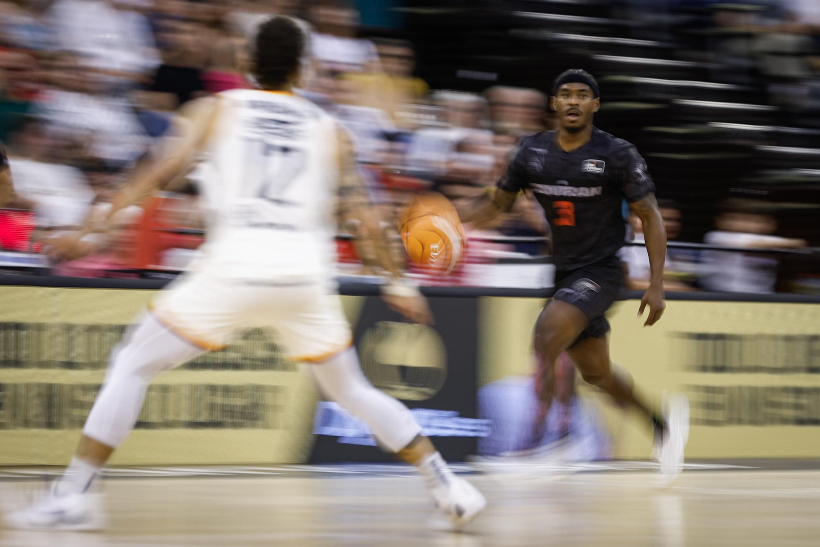 Las imágenes del partido entre el Covirán Granada y el UCAM Murcia