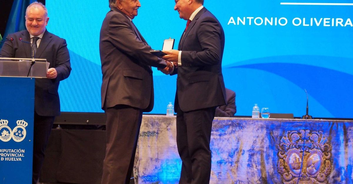 Antonio Oliveira Assalit, el químico que liberó al turismo de la provincia de la pesada losa de los mosquitos