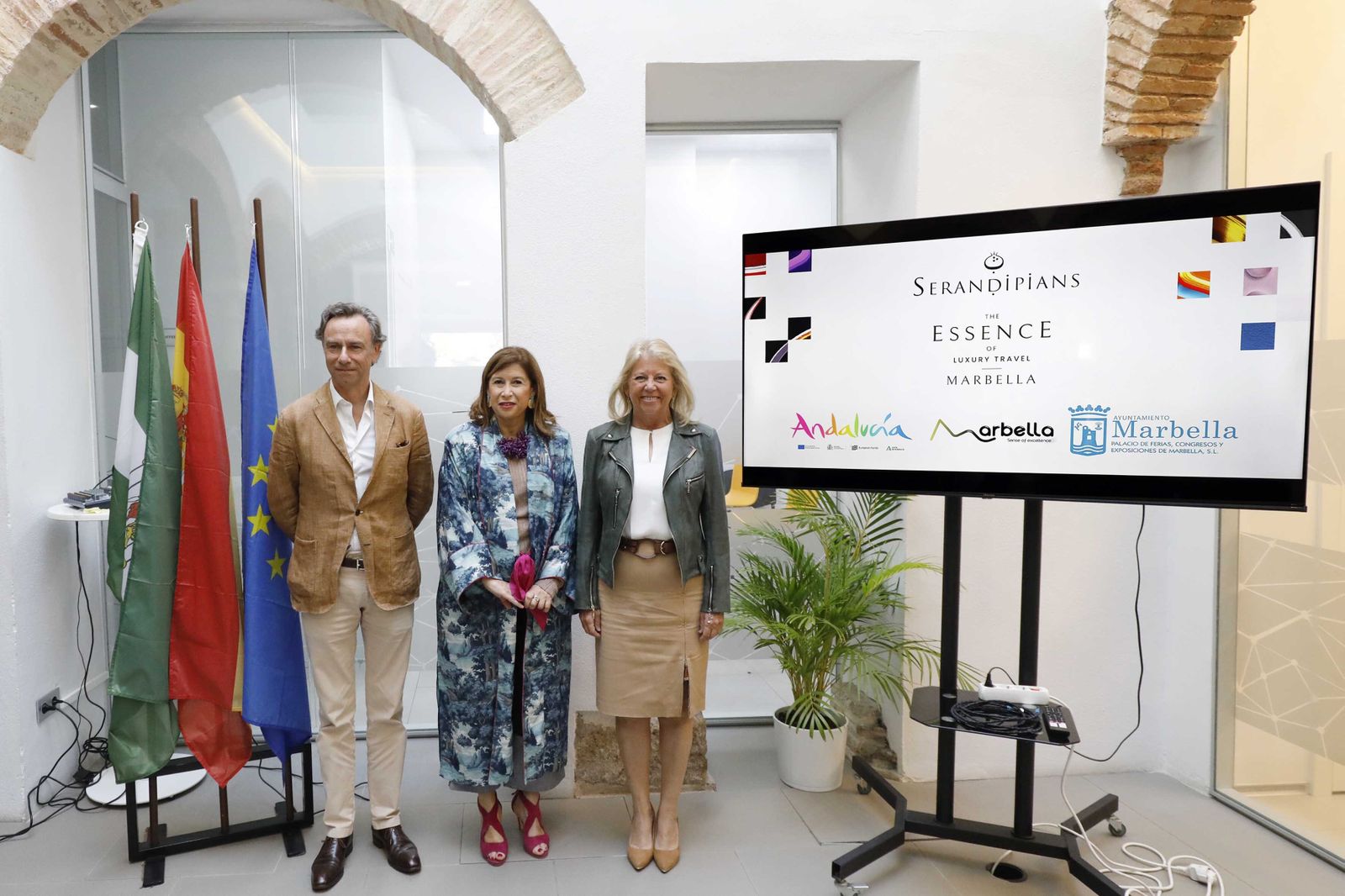 De izquiera a derecha, Quentin Desurmont, Gemma del Corral y Ángeles Muñoz.