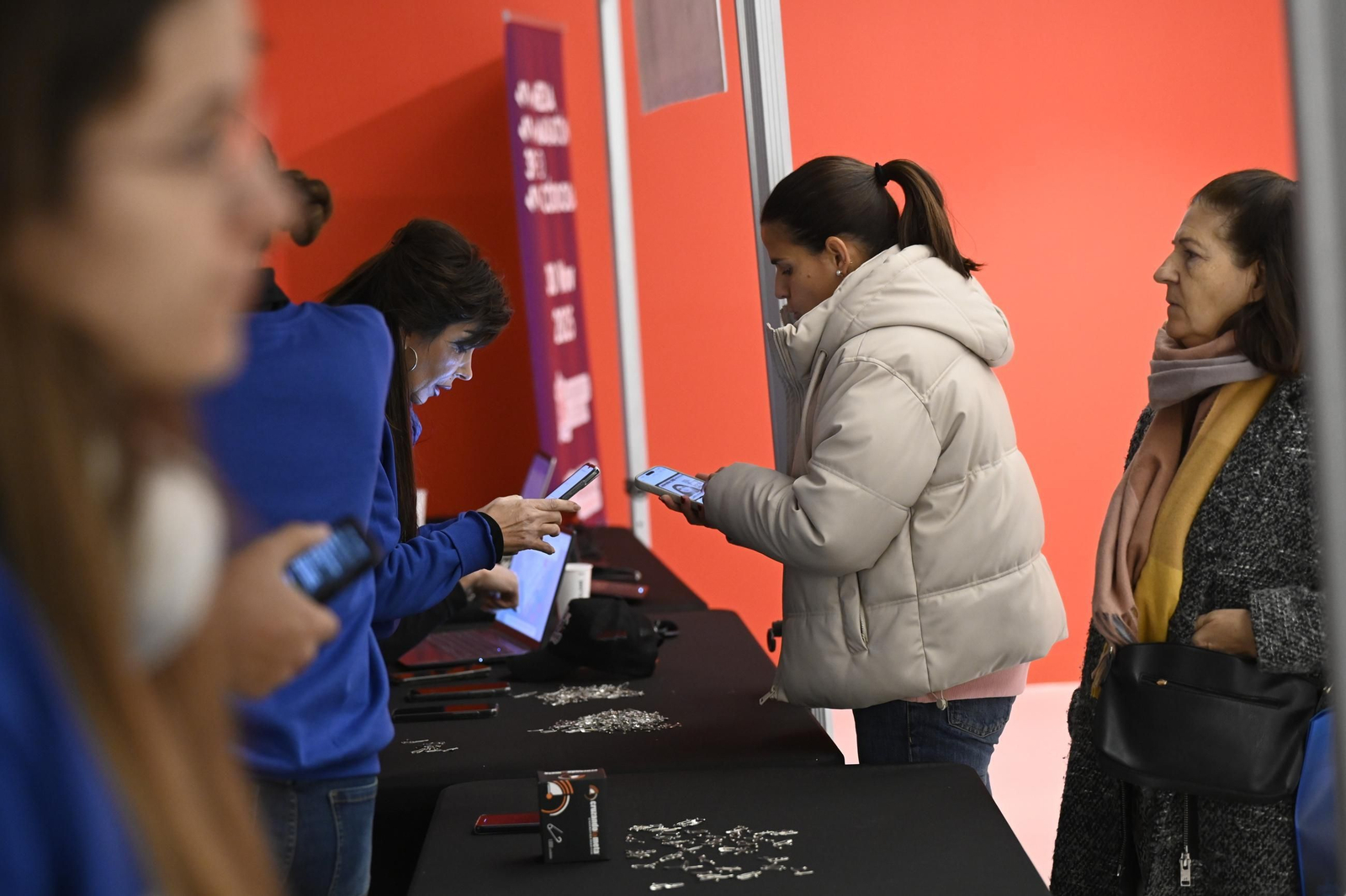La Feria del Corredor y la entrega de dorsales para la Media Maratón de Córdoba 2025, en imágenes