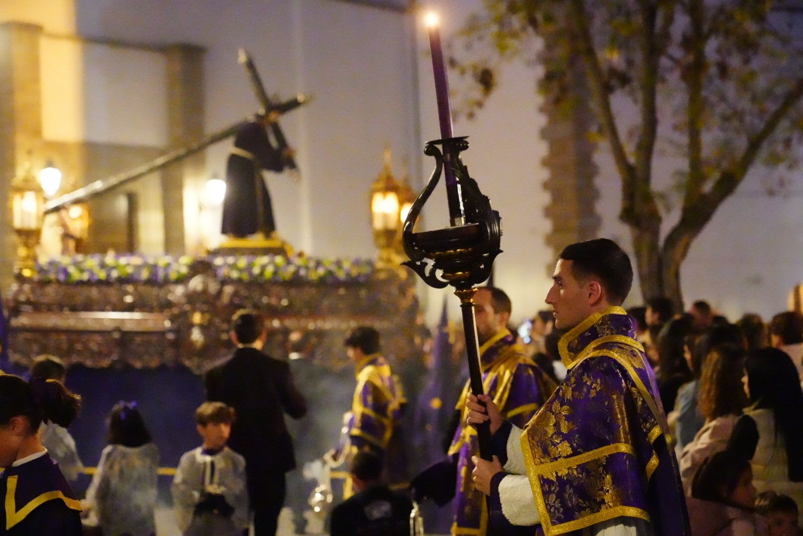 Martes Santo en Pozoblanco: La procesión de Jesús Nazareno y los Dolores, en fotografías