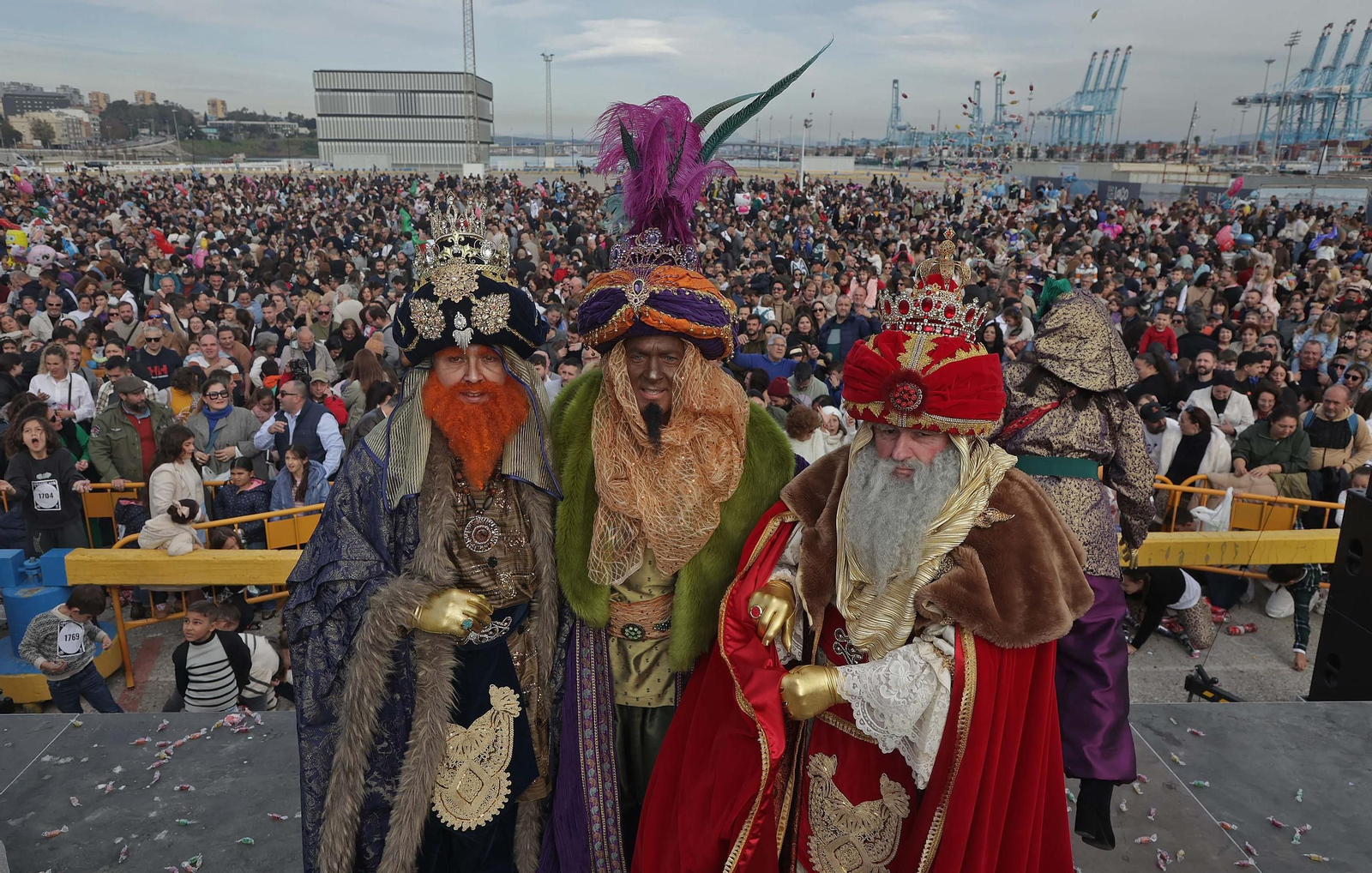 Búscate en las fotos del Arrastre de Latas 2025 en Algeciras