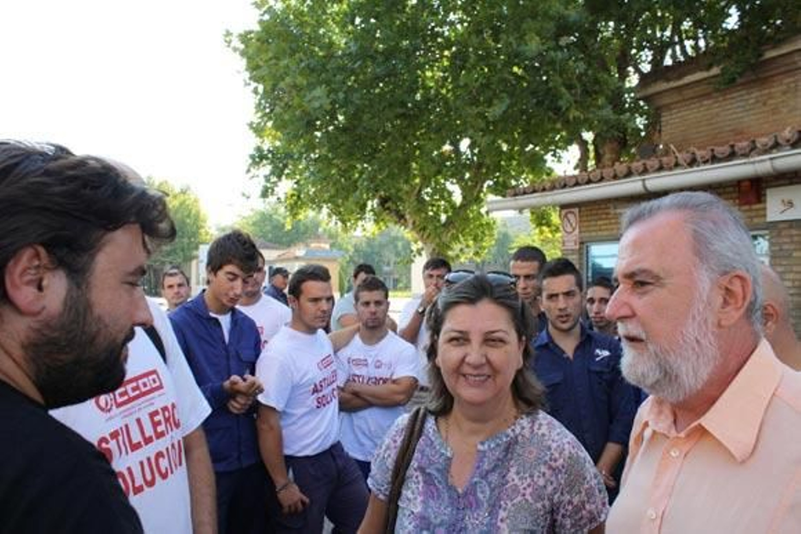 IU respalda a los trabajadores y lamenta la "pasividad" de las administraciones