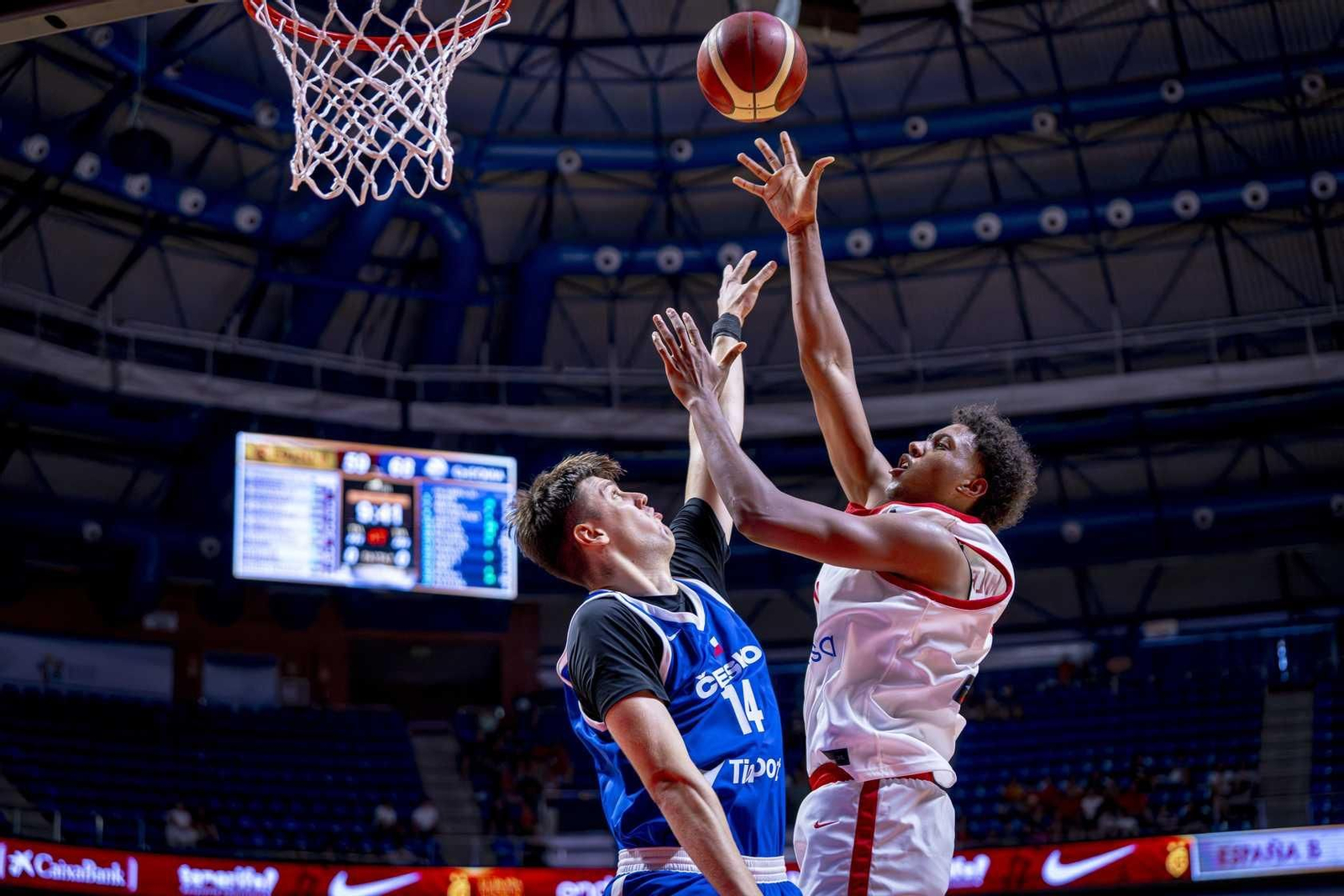 España B-República Checa, en fotos