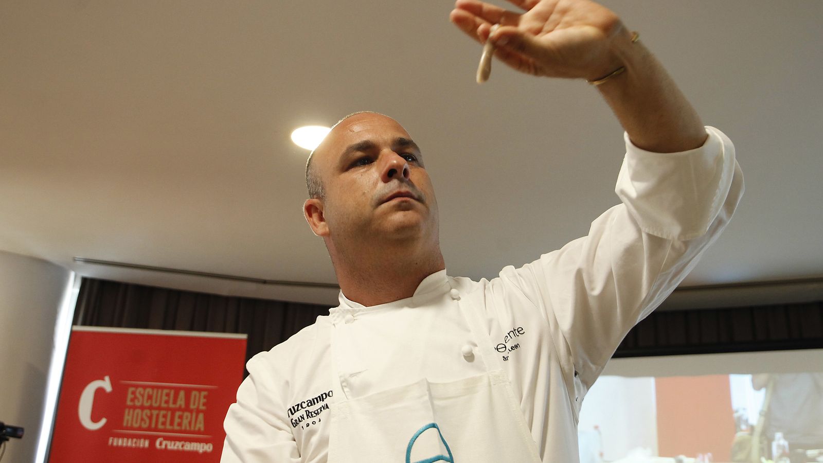 Ángel León ha rellenado una navaja, que transforma en 'fabe'.