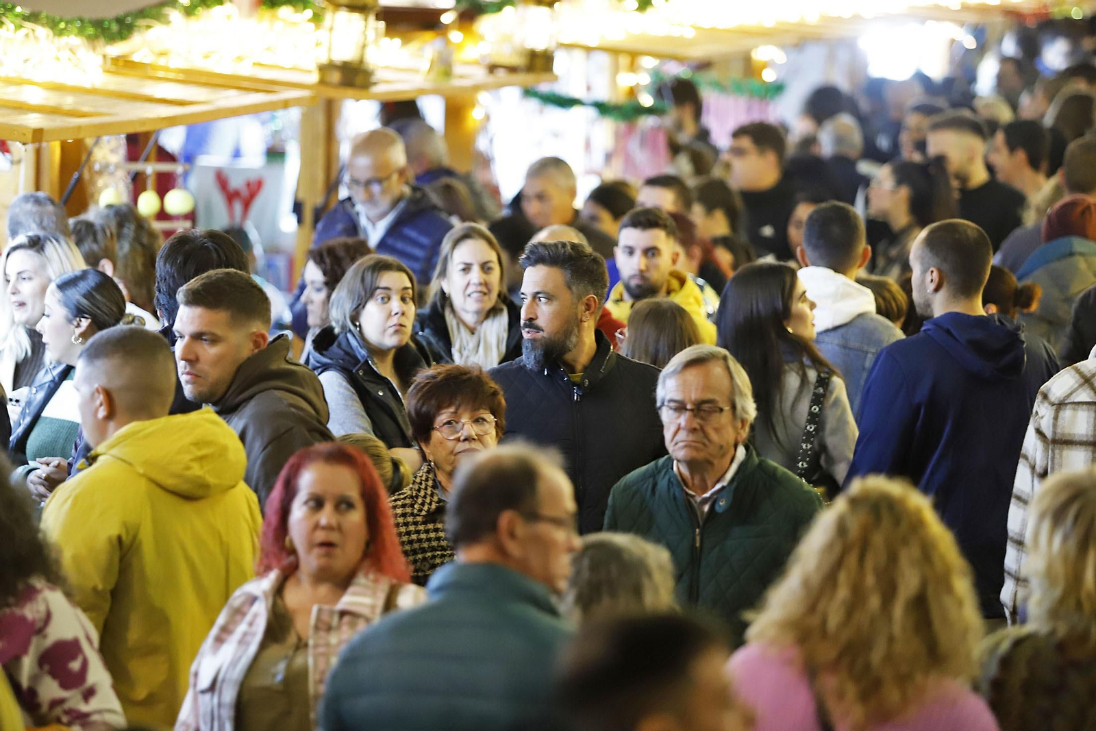Imágenes del mercado navideño de la Plaza de las Monjas