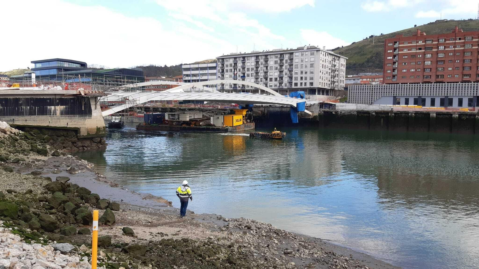 Ensamblaje del Puente de San Ignacio, estructura metálica construida en Sevilla.