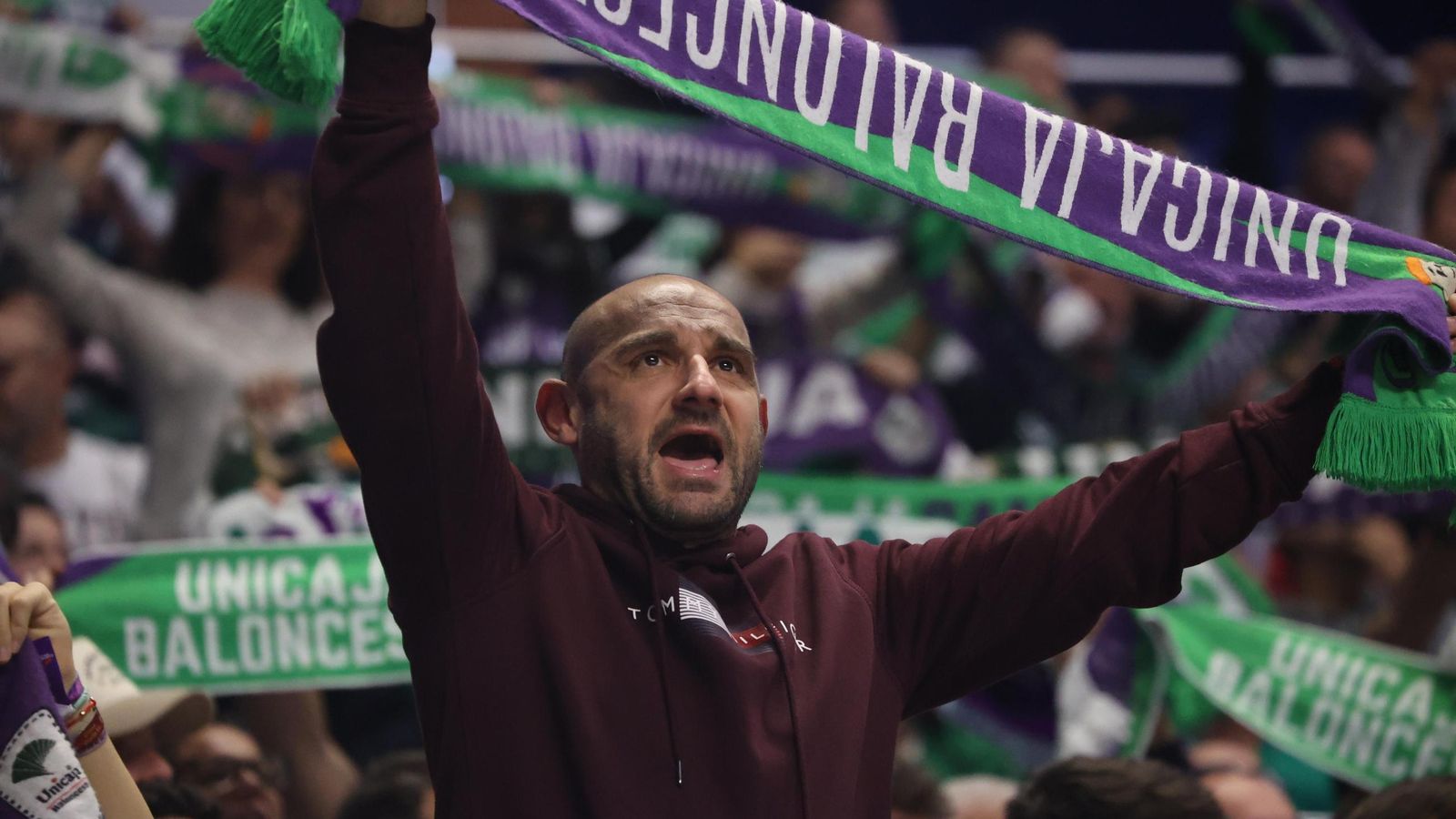 Búscate en las gradas del Carpena en el Unicaja-Breogán