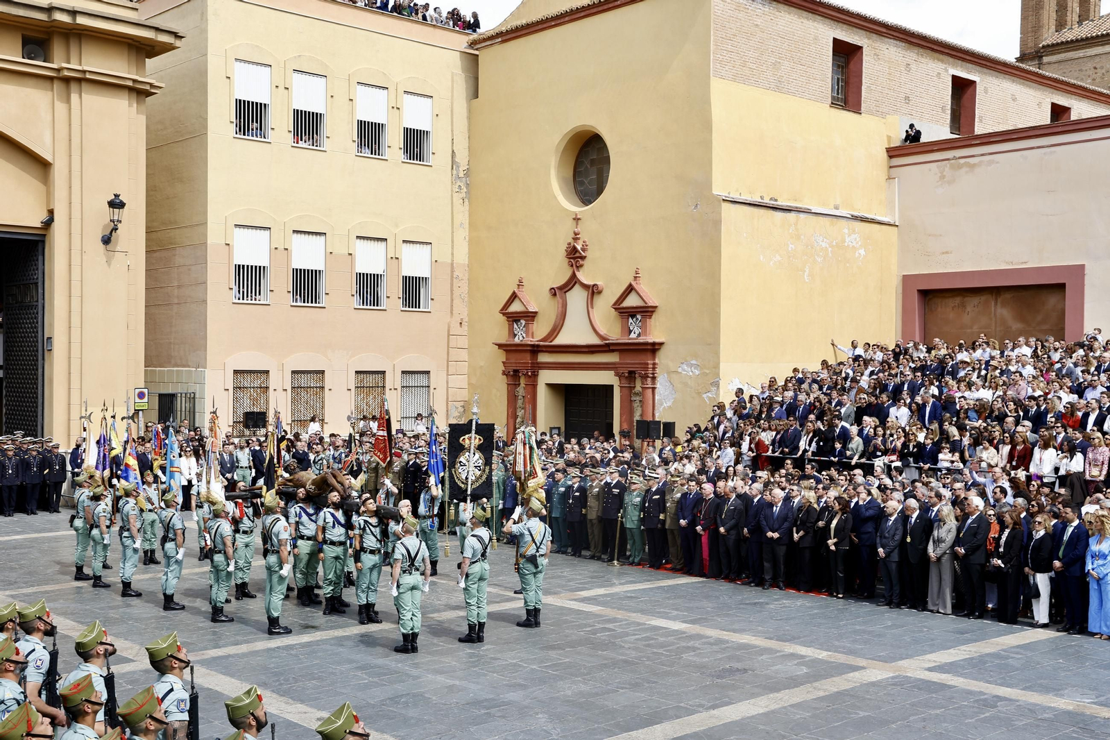 Las fotos de la Legión en el traslado del Cristo de Mena en Málaga este Jueves Santo