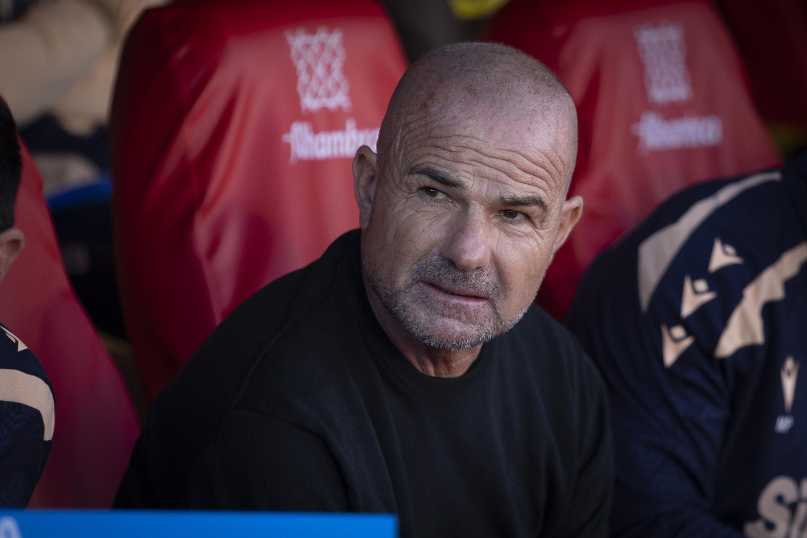 Paco López, en el banquillo del Nuevo Los Cármenes