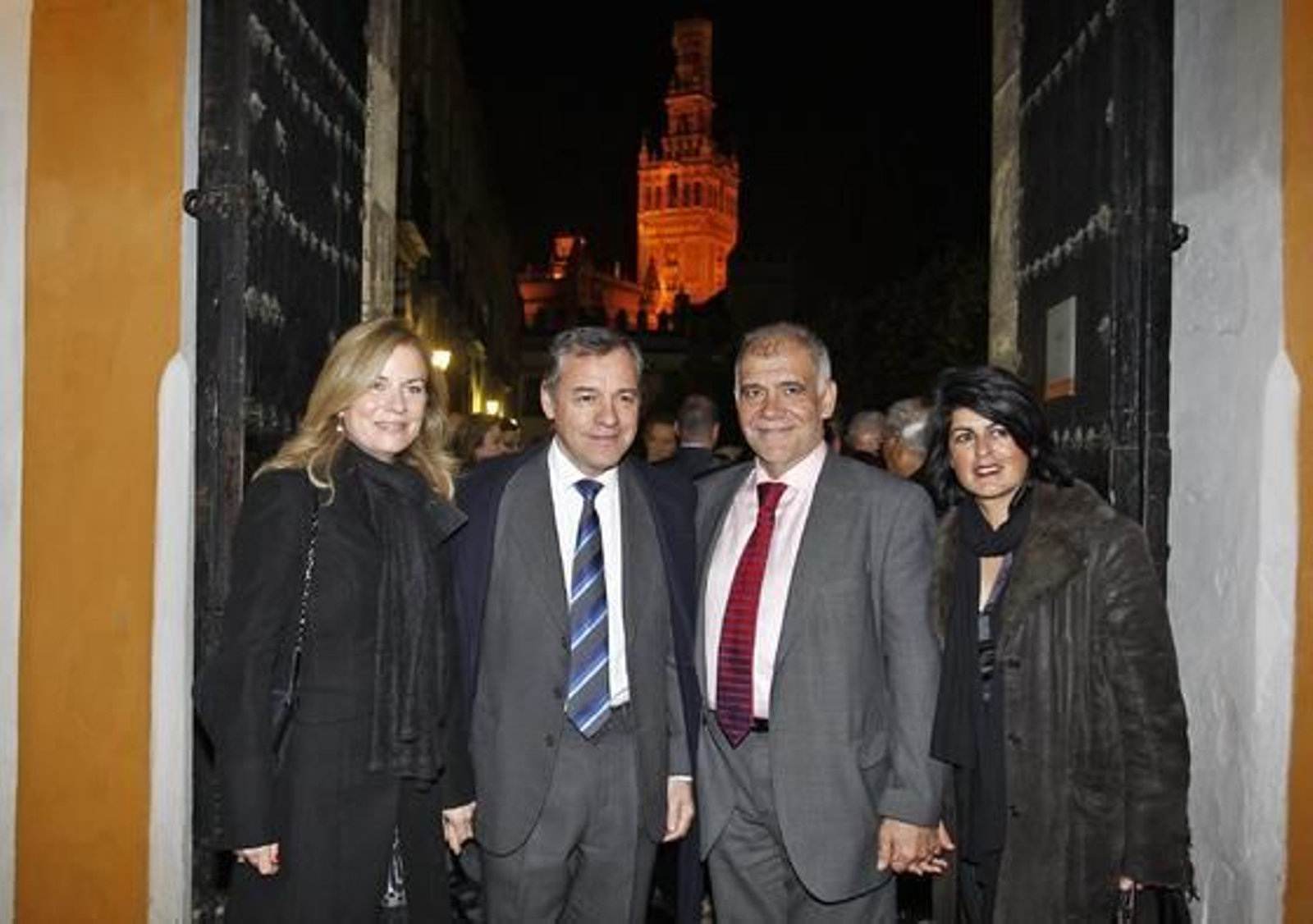 Pilar Luengo, adjunta al director del Alcázar; David Moreno, socio director de Garrigues; José Luis Berrendero, director general adjunto de Unicaja; y Elizabeth Martins. 

Foto: Antonio Pizarro / Juan Carlos Vázquez / Victoria Hidalgo / Manuel Gómez