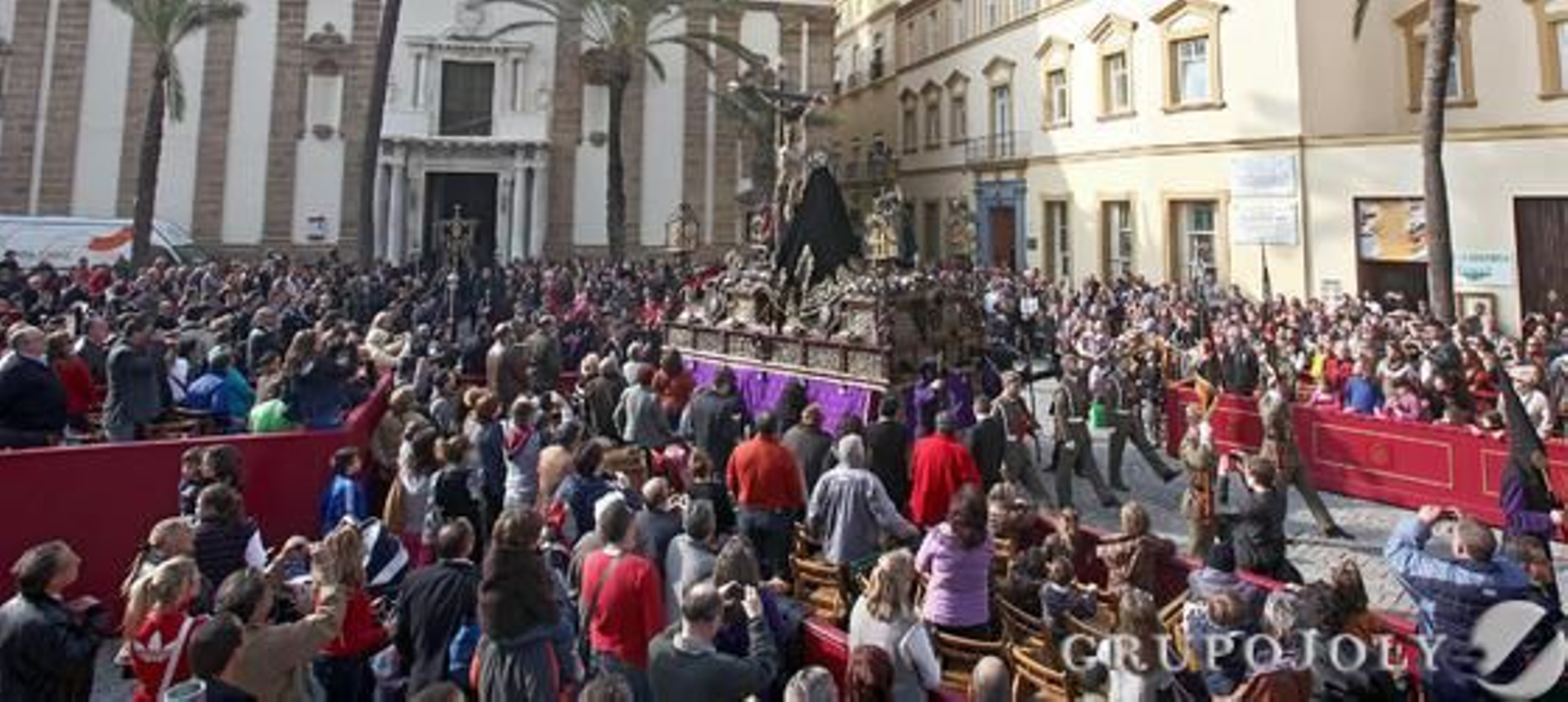 Venerable, Real, Militar y Nacional Cofradía del Santísimo Cristo de la Piedad y María Santísima de las Lágrimas.

Foto: Jesus Marin