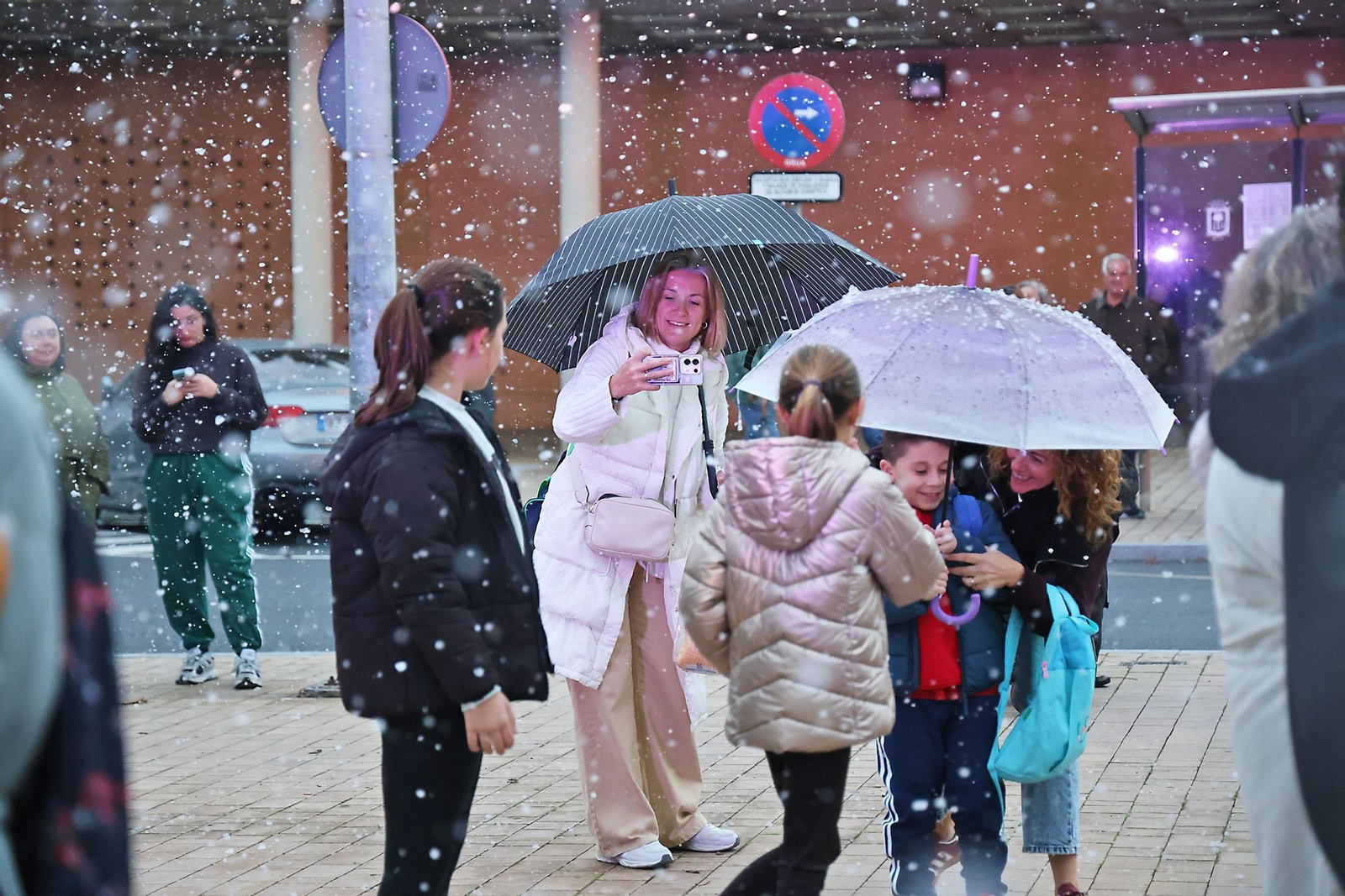 Imágenes de la nevada en el Convento de las Oblatas
