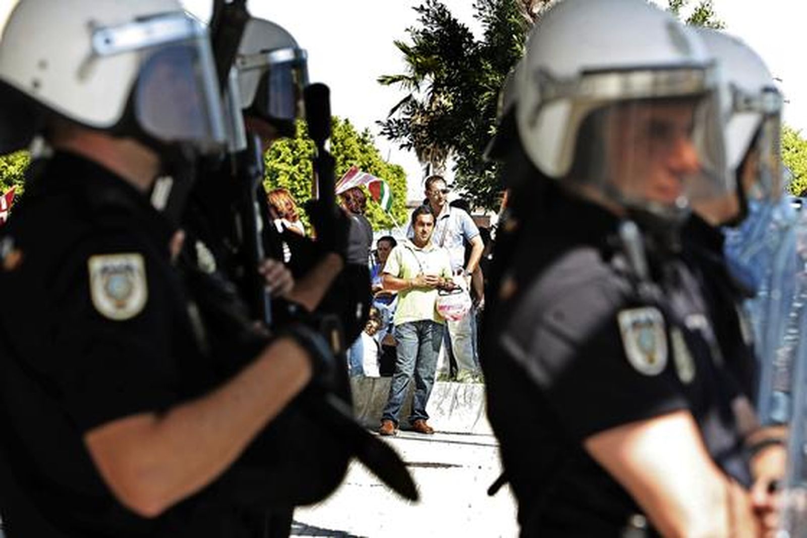 Los piquetes tomaron el centro de la capital desde primera hora de la mañana para impedir la apertura de comercios y empresas. /Julio González