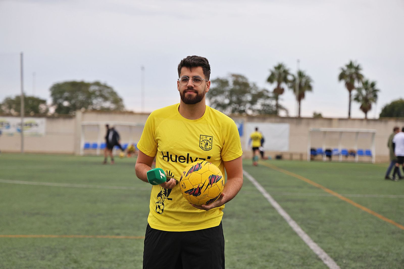 Periodistas y políticos disputan su tradicional partido navideño de fútbol