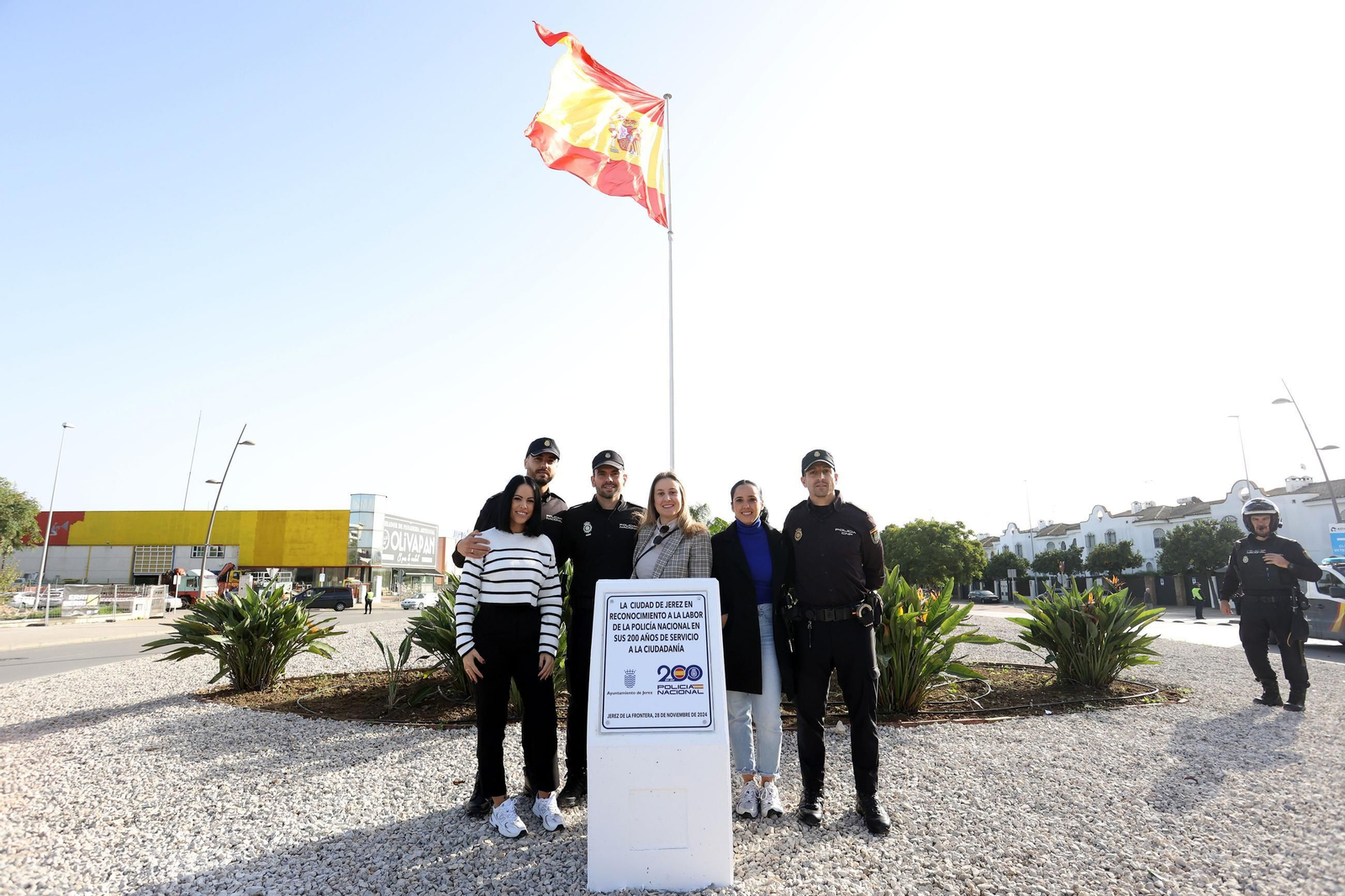 Imágenes de la inauguración de la rotonda de la Policía Nacional en Jerez