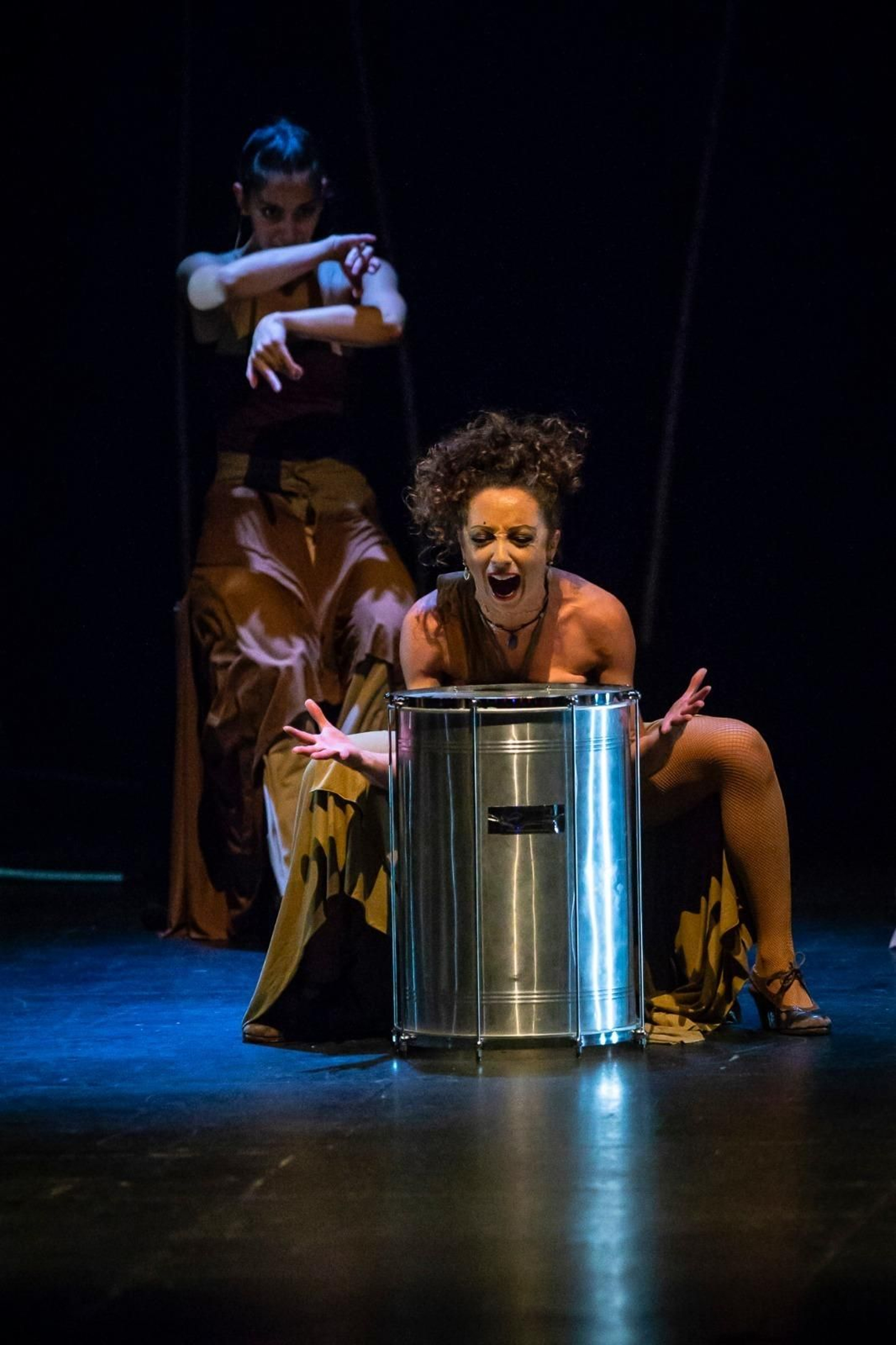 Otra de las escenas de 'Amazonas' en el Gran Teatro Falla.