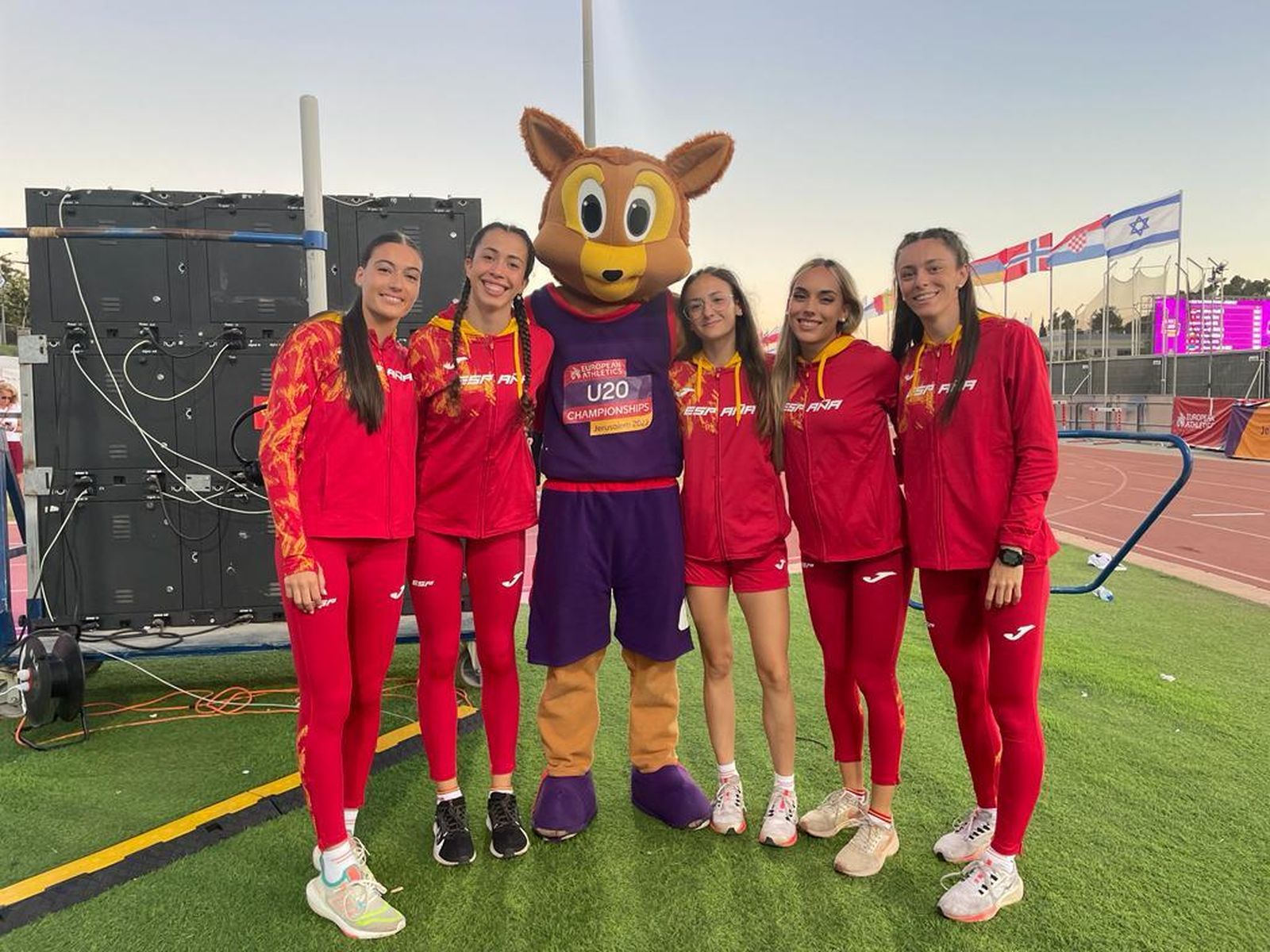 El equipo nacional femenino sub-20 de 4x400, con la barreña Ana Prieto