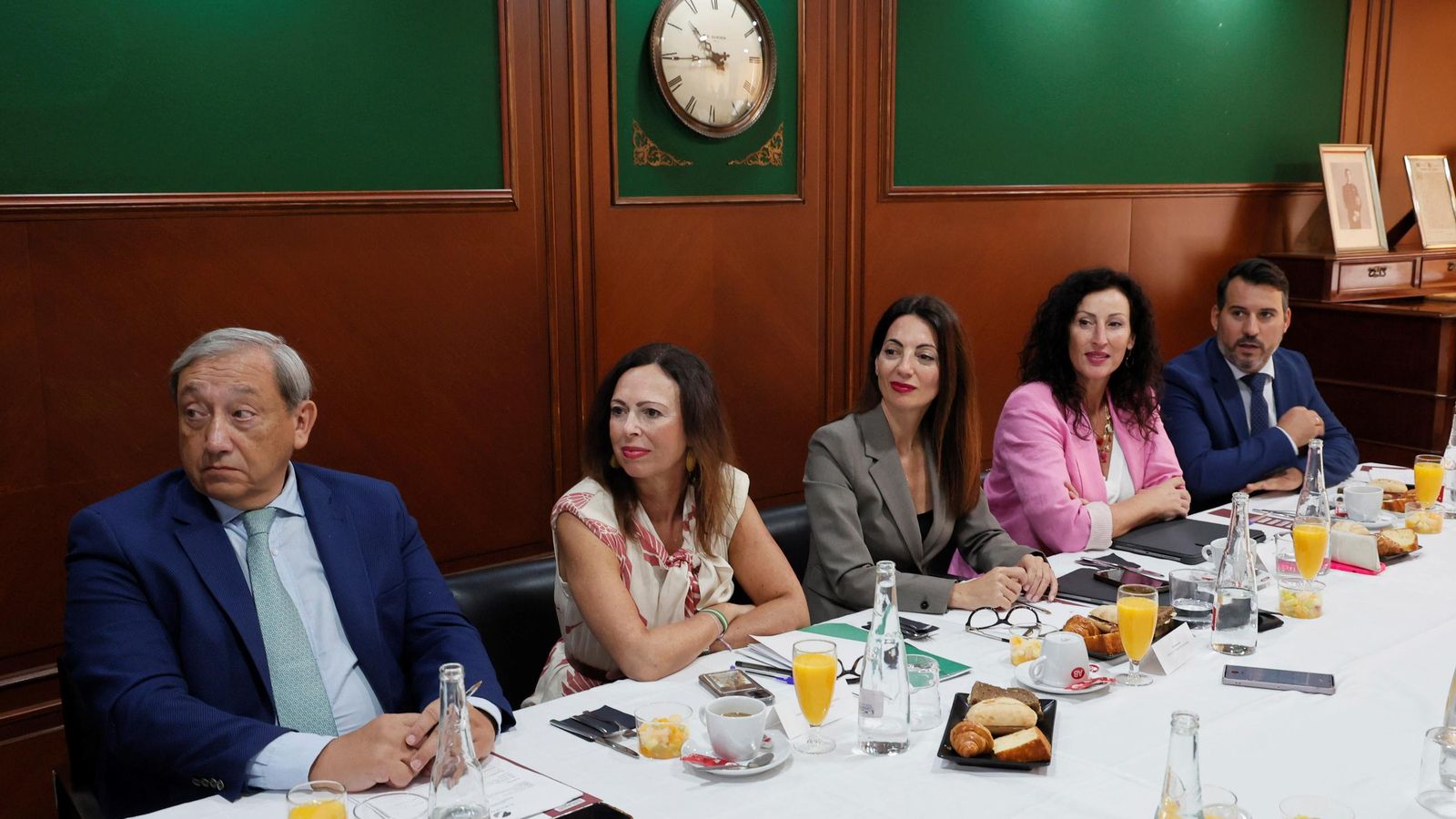 Las representantes de las tres administraciones implicadas, durante la visualización del vídeo.