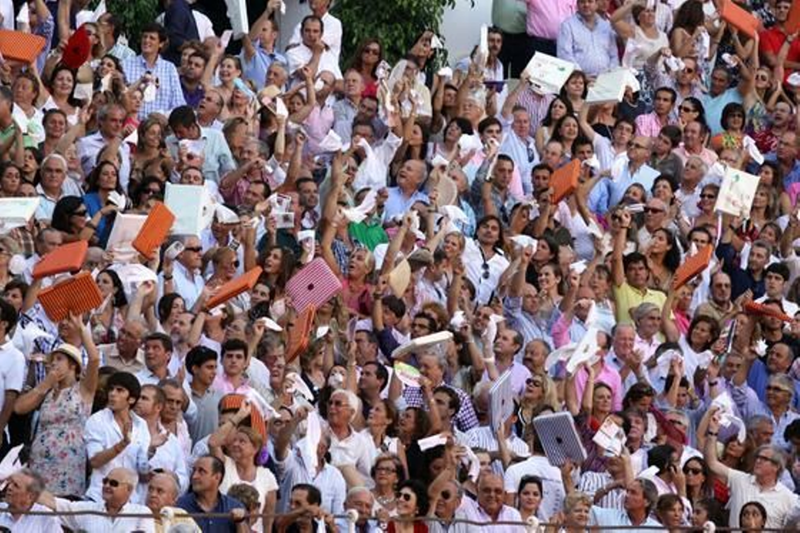 Tarde de toros en la Malagueta

Foto: Javier Albiñana